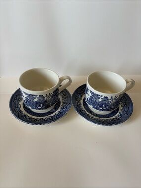 VTG English Blue Willow Porcelain Tea Cup and Saucer Set (2 sets) EUC